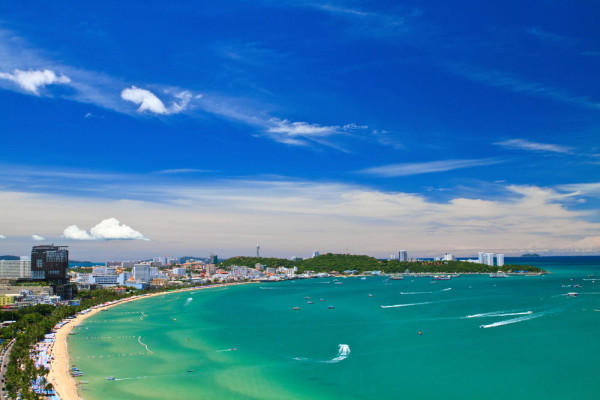 Dupa formalitatile de cazare, timp liber la dispozitie. Cazare Hotel Holiday Inn Pattaya 4*superior cu facilitati de 5* camere cu vedere la ocean in Bay Tower, situat pe plaja in centru statiunii Pattaya
