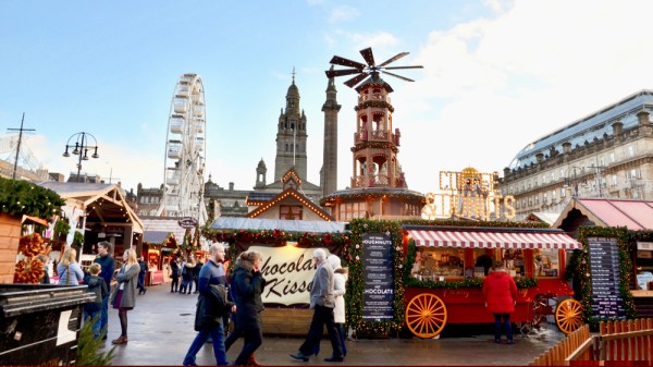 Unul dintre cele mai anticipate evenimente din Glasgow in perioada iernii este Piata de Craciun care se organizeaza in George Square si in St. Enoch Square