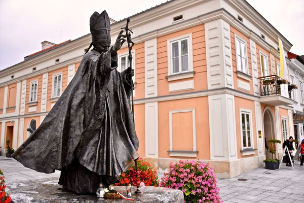 localitatea unde in 1920 s-a nascut Karol Wojtila, devenit in 1978 Papa Ioan Paul al II-lea.