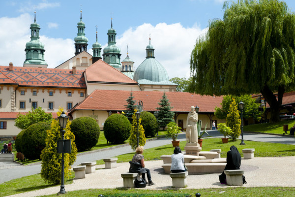Kalwaria Zebrzydowska a devenit, inca din Sec al XVII-lea, printre cele mai frecventate locuri de pelerinaj din Polonia.