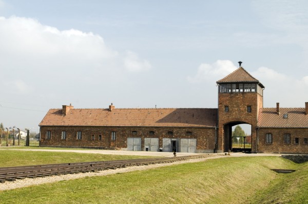 Plecam catre Auschwitz-Birkenau, lagar de concentrare nazist din Polonia