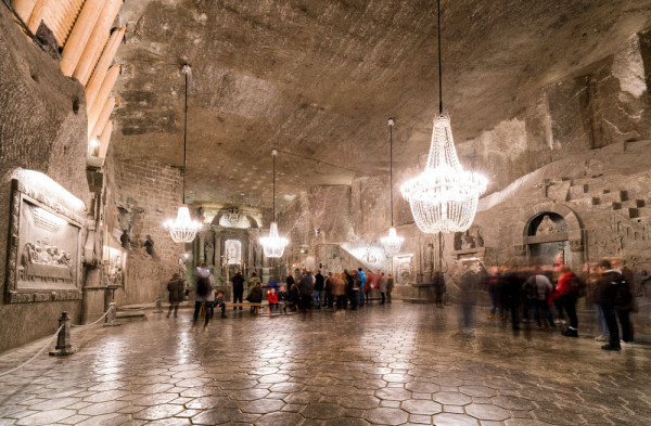 Dupa-amiaza, excursie la mina de sare de la Wieliczka, inclusa in patrimoniul UNESCO
