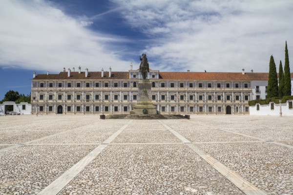 Vizitam aici Palatul Vila Vicosa, un splendid palat regal unic in arhitectura portugheza