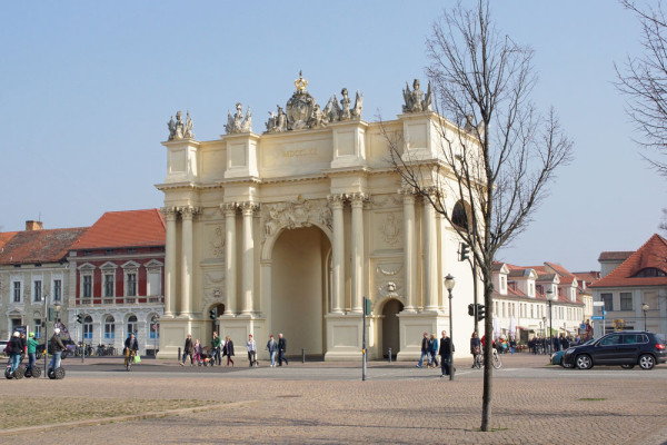 Optional, Excursie de ½ zi la Potsdam. Nici o vizita la Berlin fara Potsdam ! Toti cei care au vizitat Germania va sfatuiesc acest lucru. Fara nici o indoiala, capitala landului Brandenburg, este unul dintre cele mai frumoase orase ale Germaniei.
