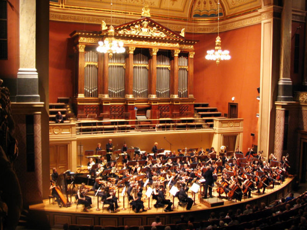 . Seara, la ora 20:00 va invitam la Concert Extraordinar de Craciun la Municipal House