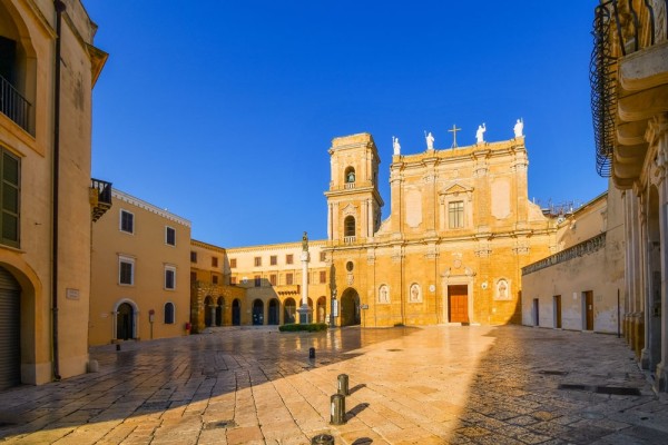 optional, va propunem o Excursie la Brindisi