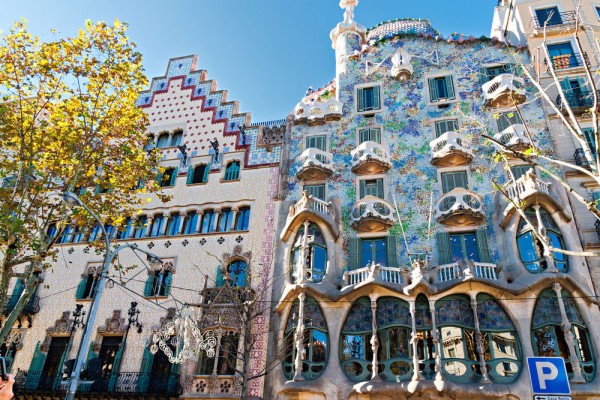 optional excursie „Incursiune in lumea lui Gaudi”.