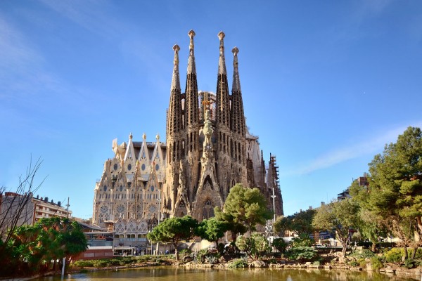 Sagrada Familia, pentru care Gaudi si-a dedicat intreaga viata