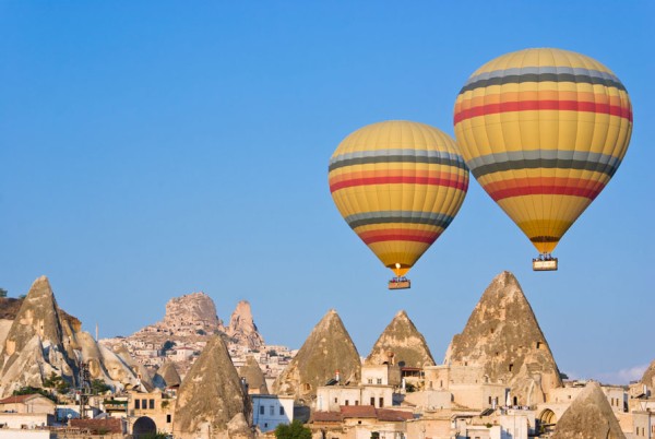 ), optional, va invitam la zborul cu balonul cu aer cald o ora deasupra Cappadociei