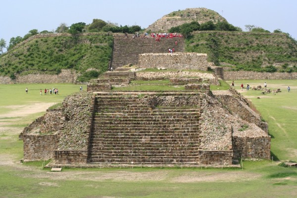 Continuam cu vizitarea orasului zapotec Monte Alban unde veti gasi urme ale acestei civilizatii.