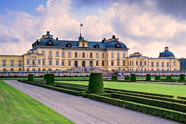 Dimineata de intalnim cu ghidul local pentru a face o vizita la Palatul Drottningholm.