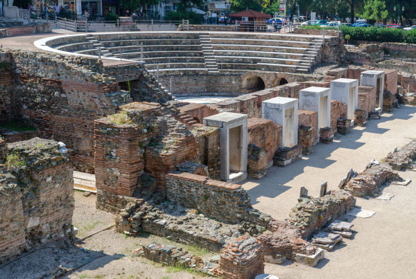 In prima parte a zilei vo face un tur panoramic Salonic cu autocarul: Agora Romana,