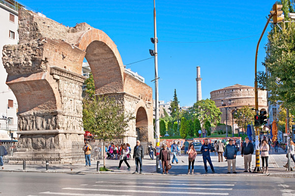 In prima parte a zilei vom face un tur panoramic Salonic cu autocarul: Agora Romana, Arcul lui Galerius, Rotonda,