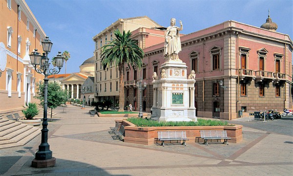 Ne indreptam spre renumitul Oristano, principalul oras din partea central-vestica a Sardiniei fiind o escapada ideala care duce intr-un teritoriu plin de frumusete naturala