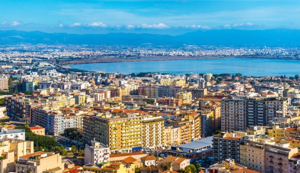 Astazi vom vizita Cagliari, cel mai mare oras de pe insula si unul din cele mai vechi orase ale Mediteranei, datand din Antichitate cand era cunoscut sub numele de Karalis.