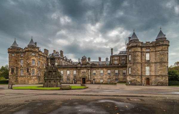 Edinburgh Holyrood Palace, Scotia Resedinta Regina