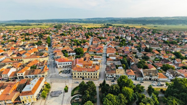 Negotin are o istorie interesanta si este situat intr-o regiune cu o traditie viticola semnificativa.