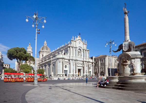 unde vom face un tur panoramic si pietonal Catania cu insotitorul de grup