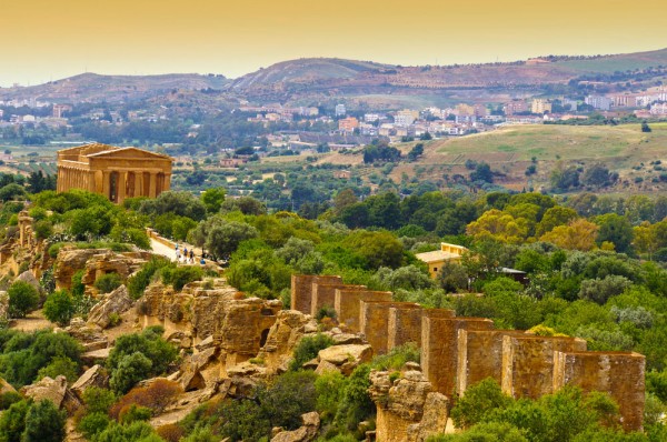 Valea Templelor este un sit al Patrimoniului Mondial UNESCO si prezinta geniul grec in construirea de temple si planificarea oraselor.