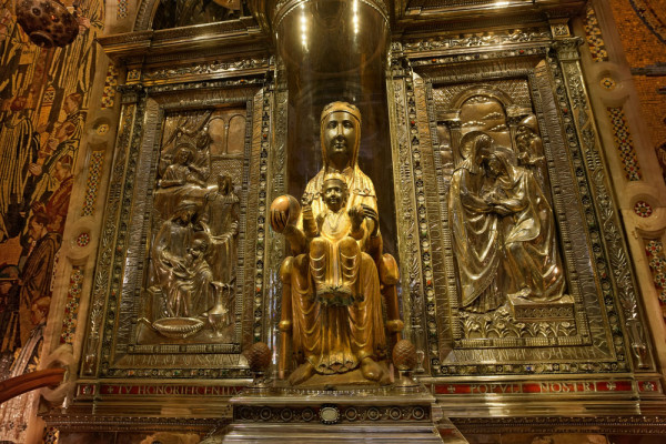 Spania Montserrat Statuie Fecioara Maria