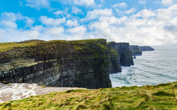 Calatoria continua catre Stancile Moher (Cliffs of Moher), una dintre cele mai populare atractii turistice ale Irlandei