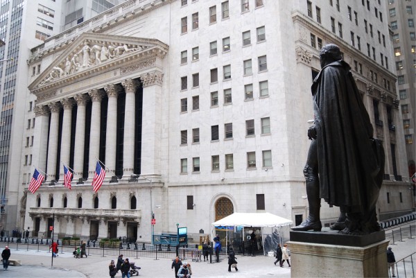 Wall Street din Manhattan, un centru financiar important inca din timpul celui de-al Doilea Razboi Mondial