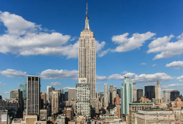Timp liber la dispozitie. Pentru o zi de neuitat puteti vizita unele din obiectivele simbol ale orasului: Empire State Building - cea mai inalta cladire din New York, cu o inaltime de 381 de metr