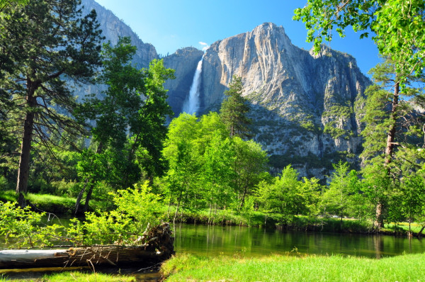 Descoperim Half Dome, Valea Yosemite, Cascadele Bridalvail si Yosemite, dar si un sat foarte vechi din partea sudica a parcului.