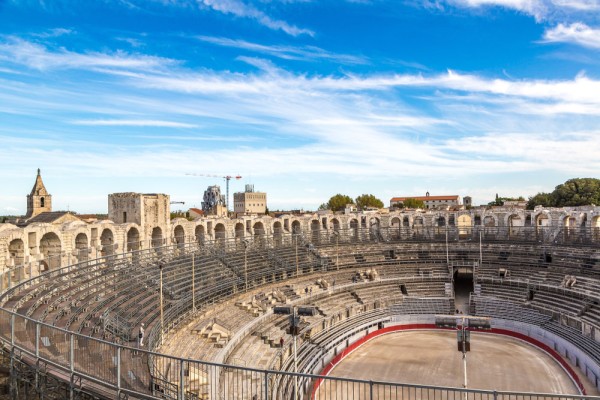 Incepem cu o vizita la Arles cu ale sale comori romane