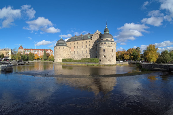 Continuam catre pitoreasca localitate Orebro pentru a vizita castelul local.