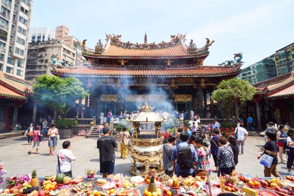 Datorita istoriei sale bogate, arhitecturii uimitoare si importantei culturale, Templul Longshan este o atractie turistica majora in Taipei.