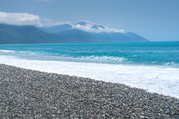 Daca am ajuns in Hualien nu putem rata nici Qixingtan, renumit pentru peisajul sau natural frumos unde cerul albastru se intalneste cu intinderea nesfarsita a Oceanului Pacific!