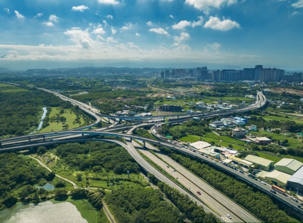 Pornim spre sudul insulei pe frumoasa autostrada Suhwa,