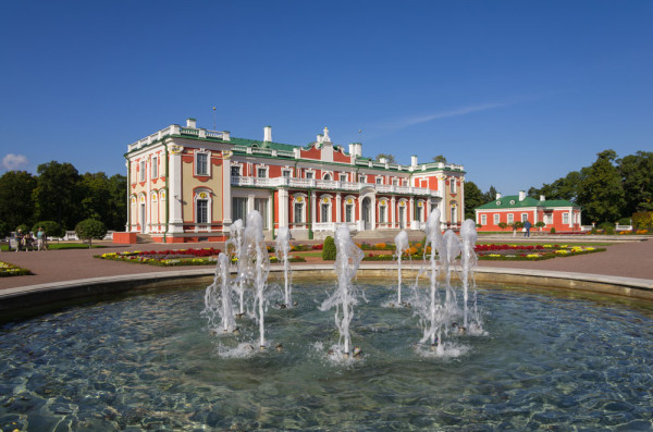 Tallinn Castelul Kadriorg, construit de Tarul Petru cel Mare in Sec XVIII-lea.