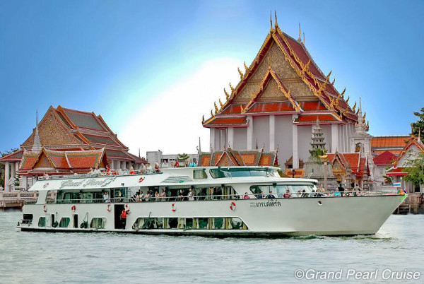Ne vom imbarca apoi pentru o croaziera Grand Pearl Cruise catre Bangkok.