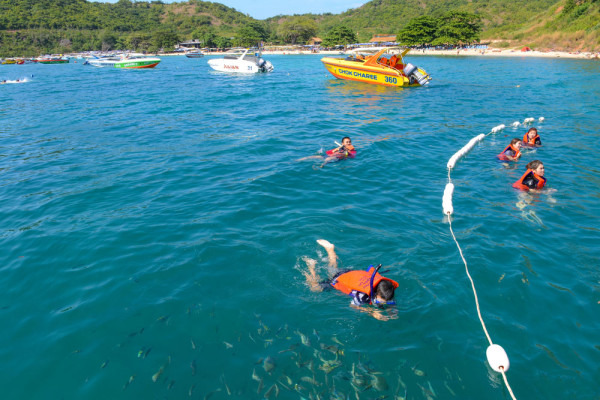 Timp liber la dispozitie pe insula pentru inot, snorkeling, sau pur si simplu relaxare pe plaja sub soarele tropical. 