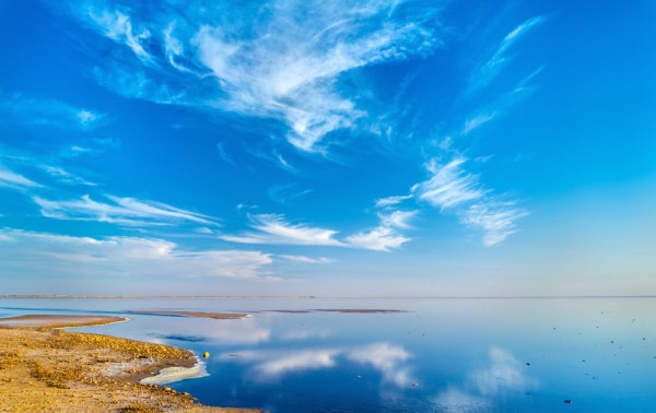 Luam pranzul, apoi admiram cel mai mare lac sarat din Sahara, Chott el Djerid.