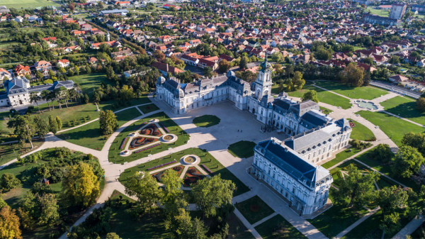 Apoi, vom continua spre Castelul Festetics din Keszthely, al treilea castel ca marime din Ungaria, resedinta contilor Festetics.