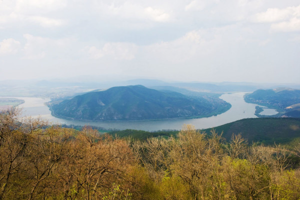 Excursie pe Defileul Dunarii cu ghid local de Lb Romana (Parc National ocrotit de UNESCO).
