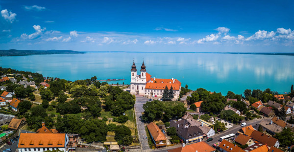 Astazi vom face cel mai faimos traseu - turul lacului Balaton numit si \"Turul National Albastru”. 