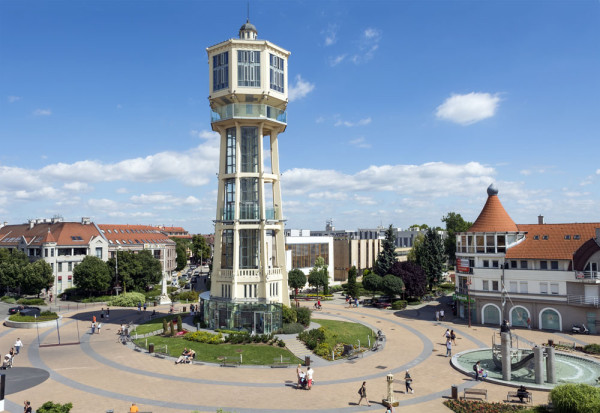 Continuam traseul la Siófok - orasul care nu doarme niciodata, capitala verii. 