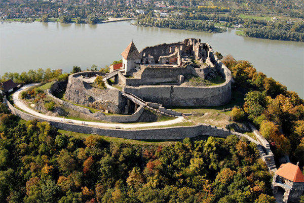 Cetatea medievala Visegrad, Capitala Ungariei in Sec al XIV-lea si resedinta de vara al lui Matei Corvin.