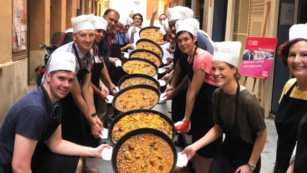 Optional, puteti participa la aceasta experienta in cadrul Scolii de orezuri si paella valenciana