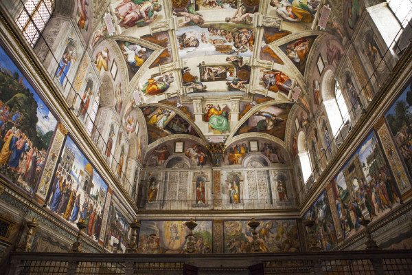 Nu in ultimul rand, Celebra Capela Sixtina pictata de Michelangelo