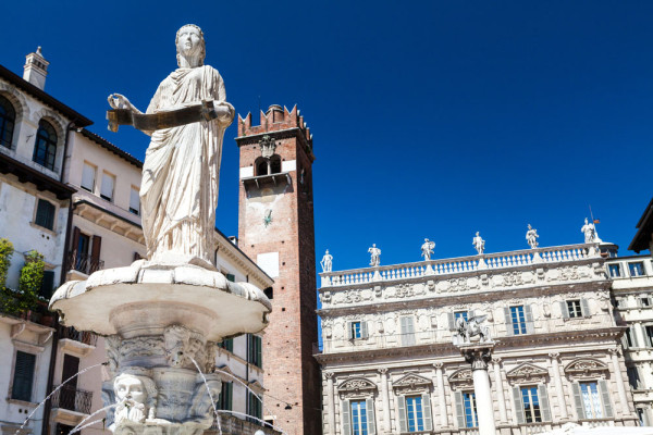 Verona Statuie Dante Alighieri