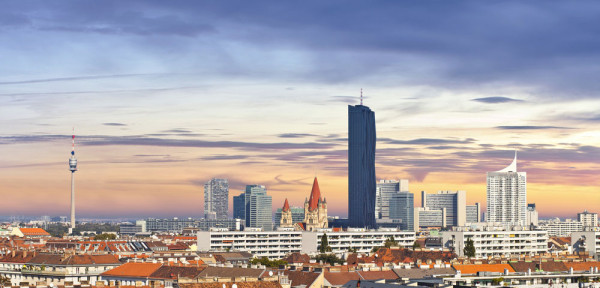 dar si „Orasul Dunarii”–Vienna DC, cu sediul ONU, Centrul International de Congrese al Austriei si Turnul Dunarii.